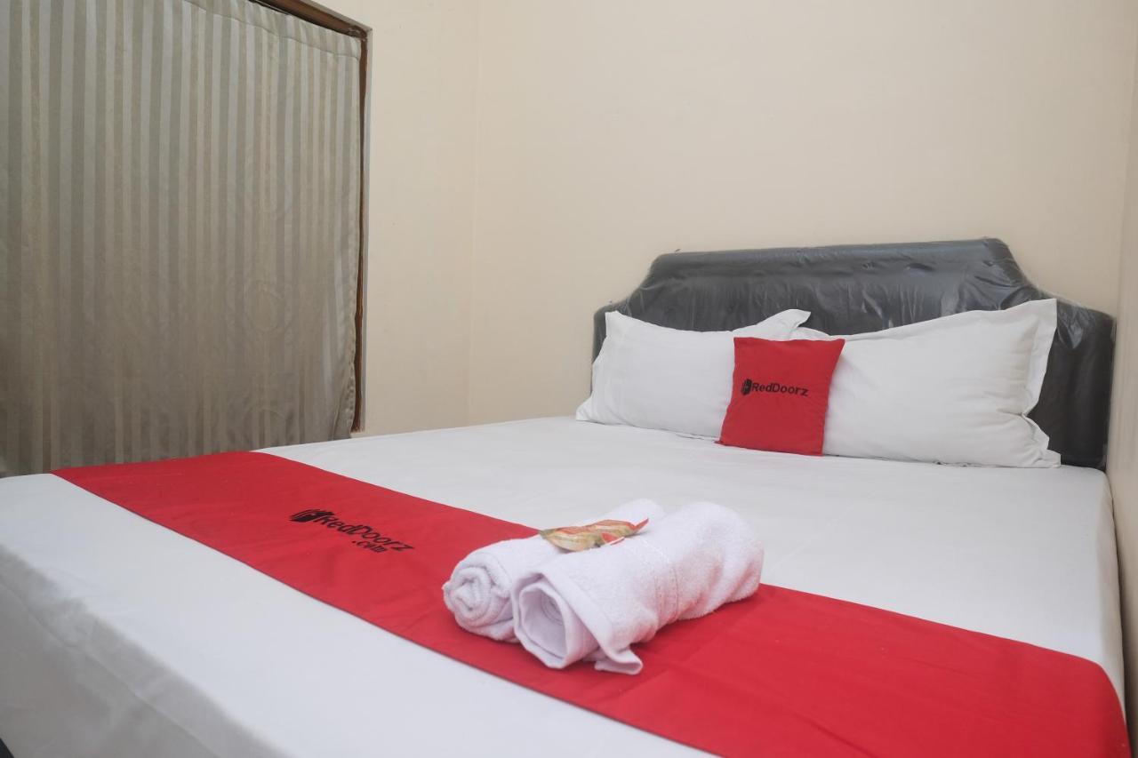 Reddoorz Near Plaza Ambarrukmo Yogyakarta Hotel Maguwo Exterior foto